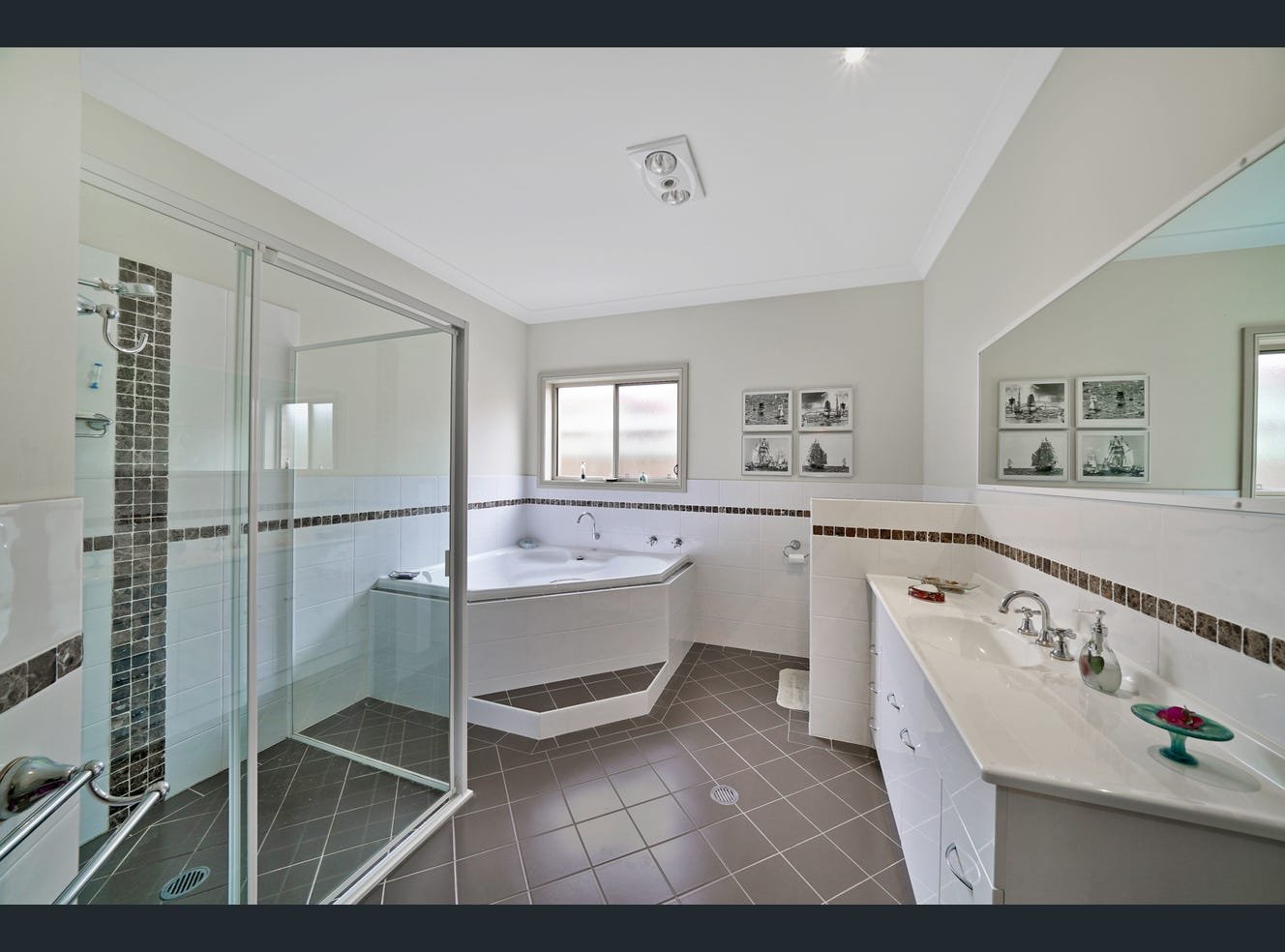 1 Kalbarri Grove KANAHOOKA 8