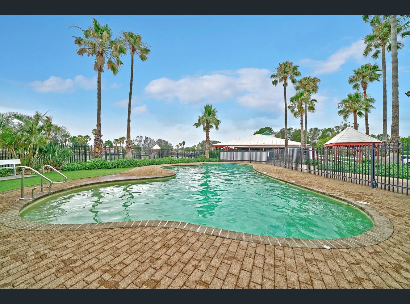 1 Kalbarri Grove KANAHOOKA 15
