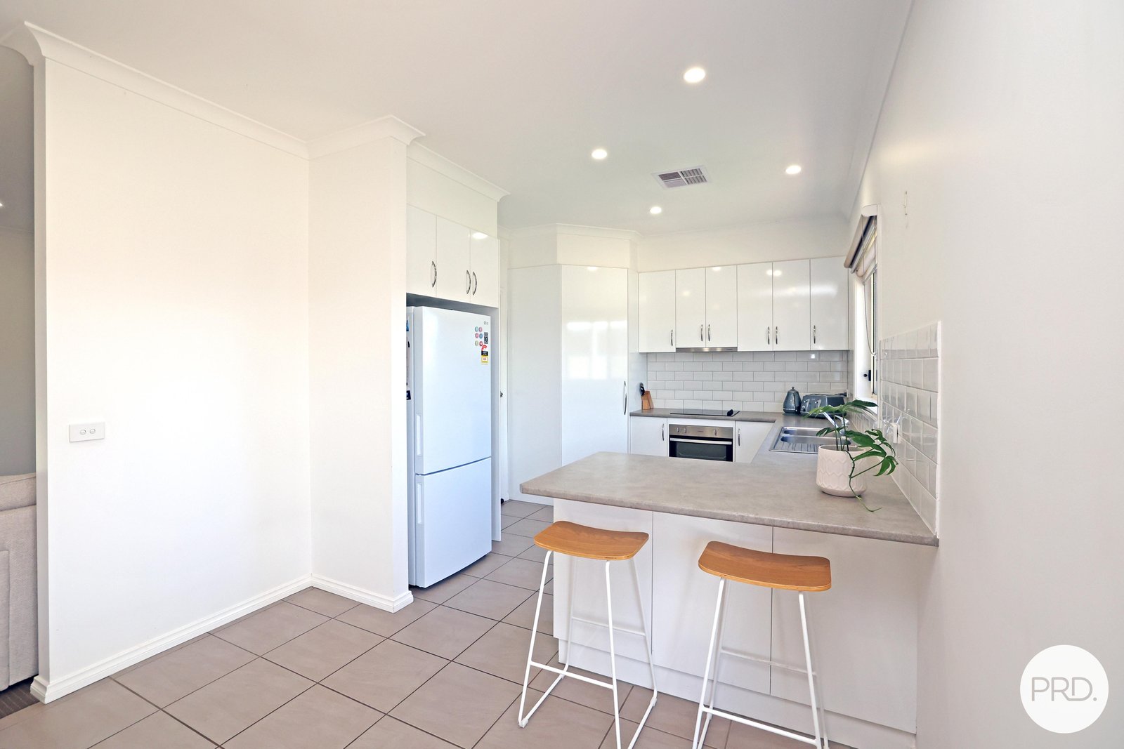 1 Kensington Court IRYMPLE 9