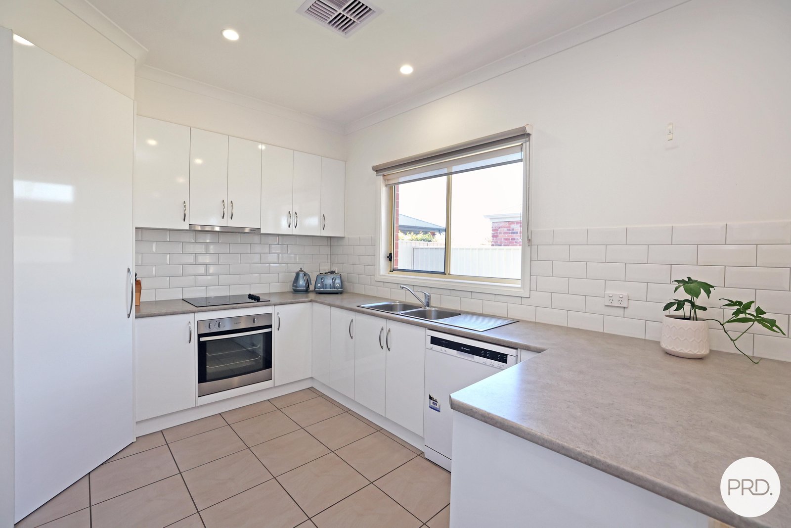 1 Kensington Court IRYMPLE 11