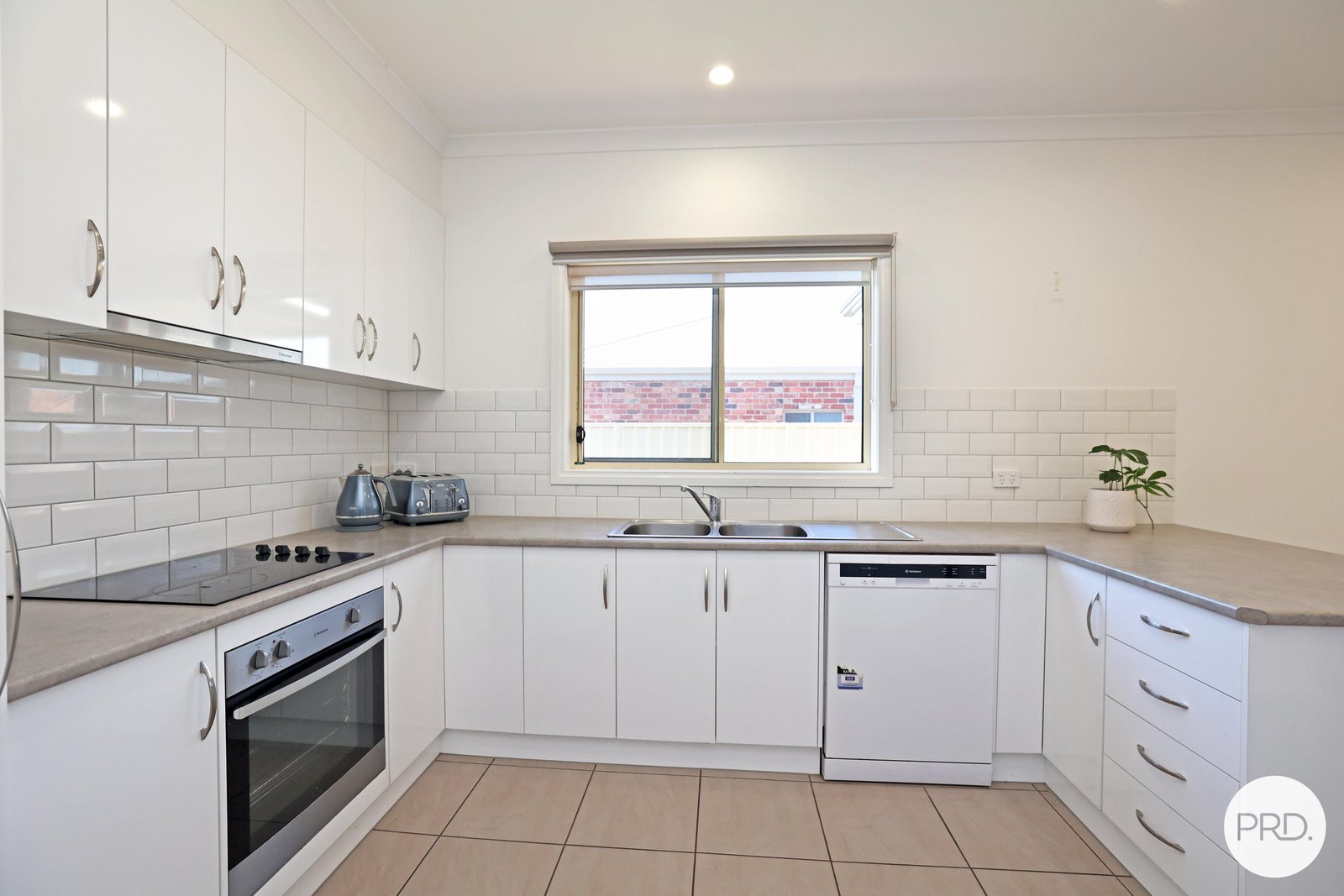 1 Kensington Court IRYMPLE 12