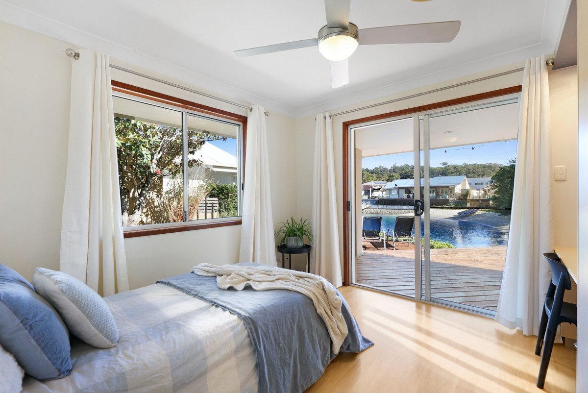 1 Kingfish Court Palm Beach 19