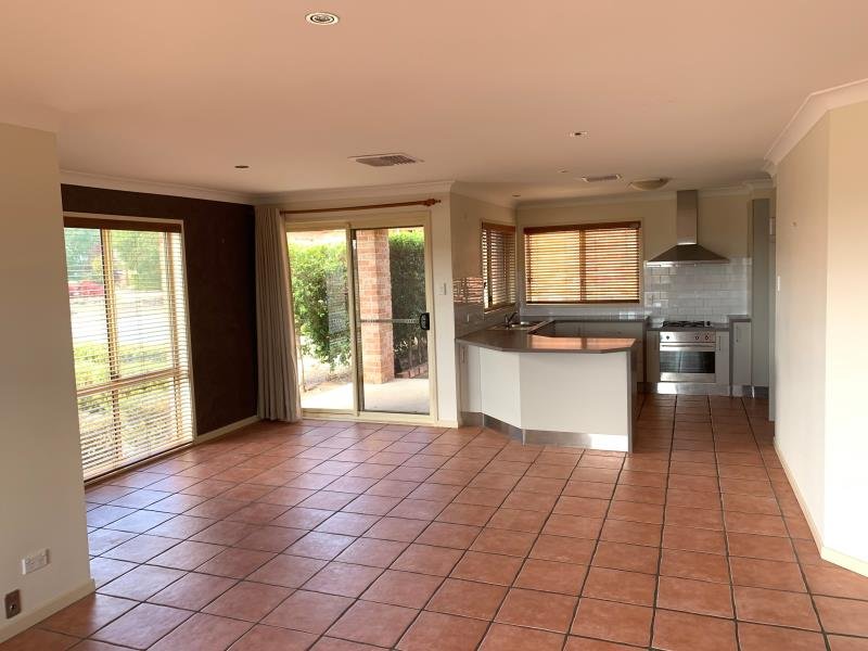 1 Kurria Close TAMWORTH 2