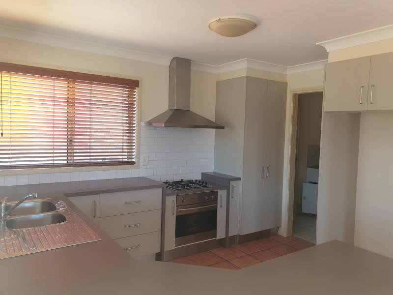 1 Kurria Close TAMWORTH 4