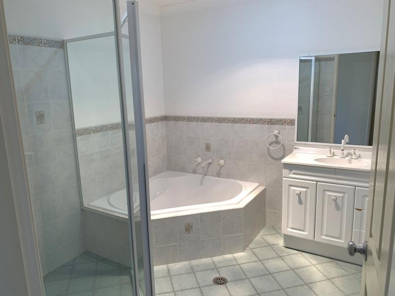 1 Kurria Close TAMWORTH 5