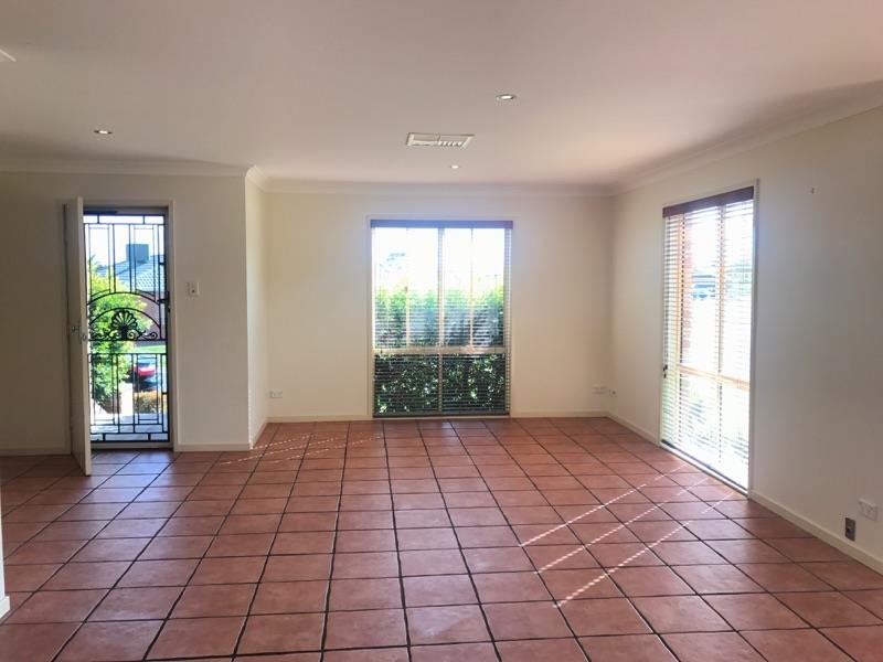 1 Kurria Close TAMWORTH 4