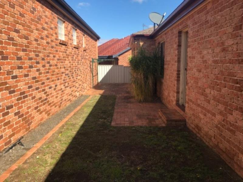 1 Kurria Close TAMWORTH 9