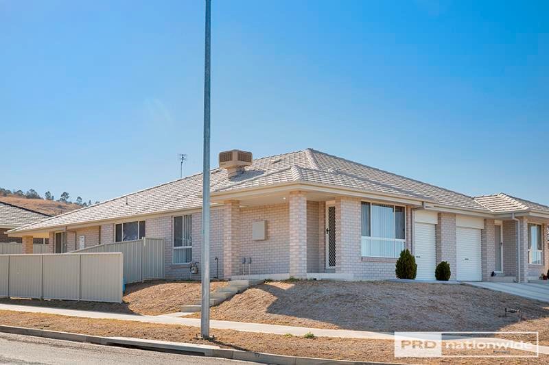 1 Lake Place TAMWORTH 1