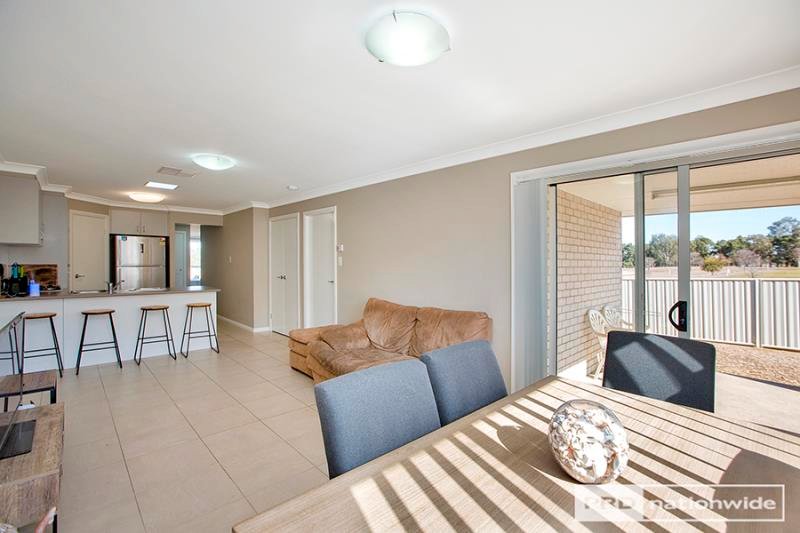 1 Lake Place TAMWORTH 4