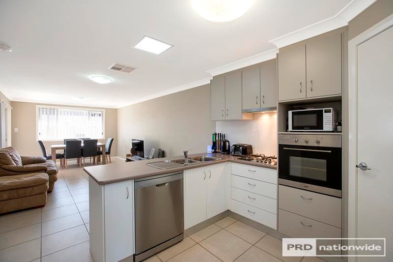 1 Lake Place TAMWORTH 5