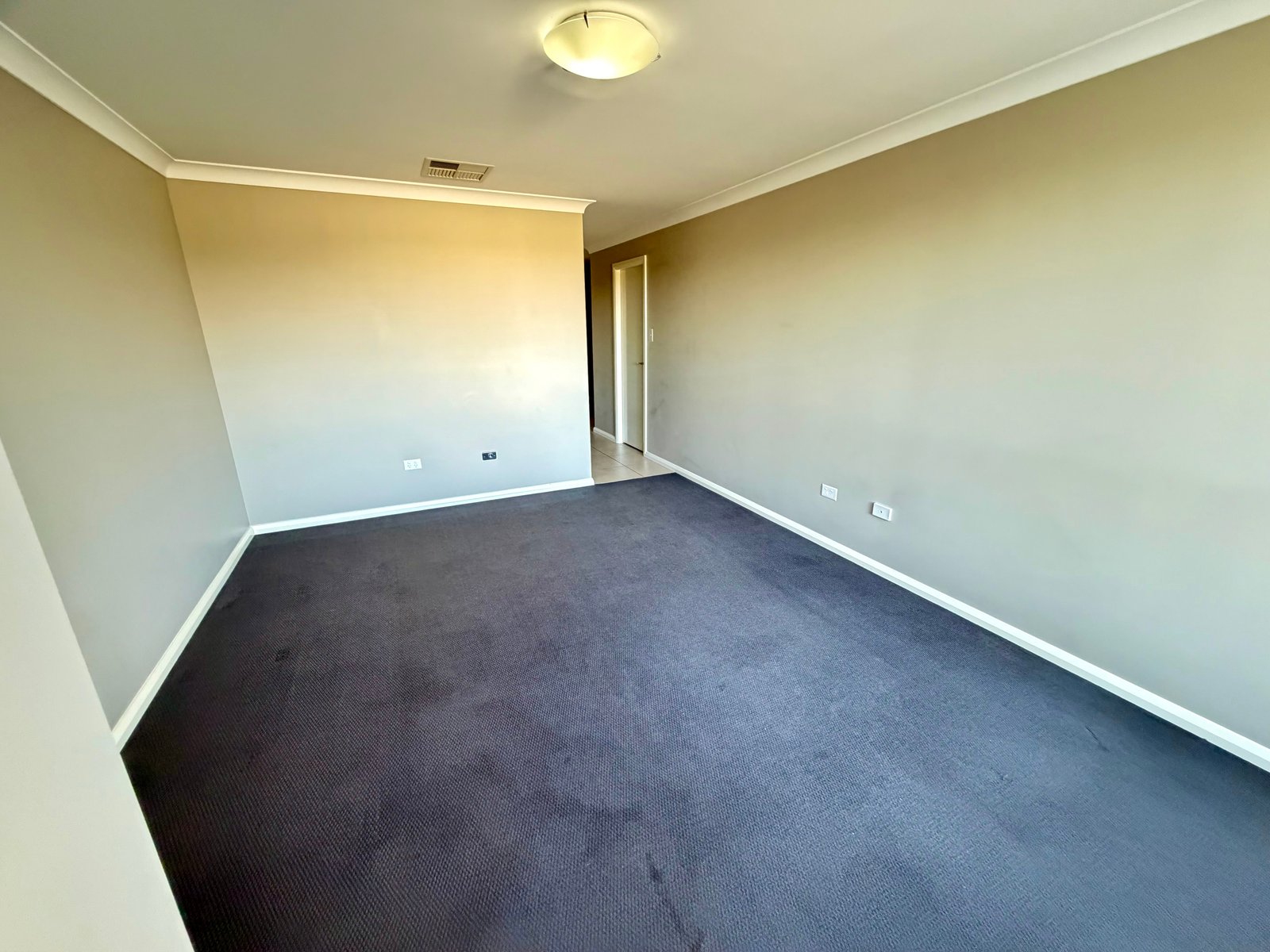 1 Lake Place TAMWORTH 2