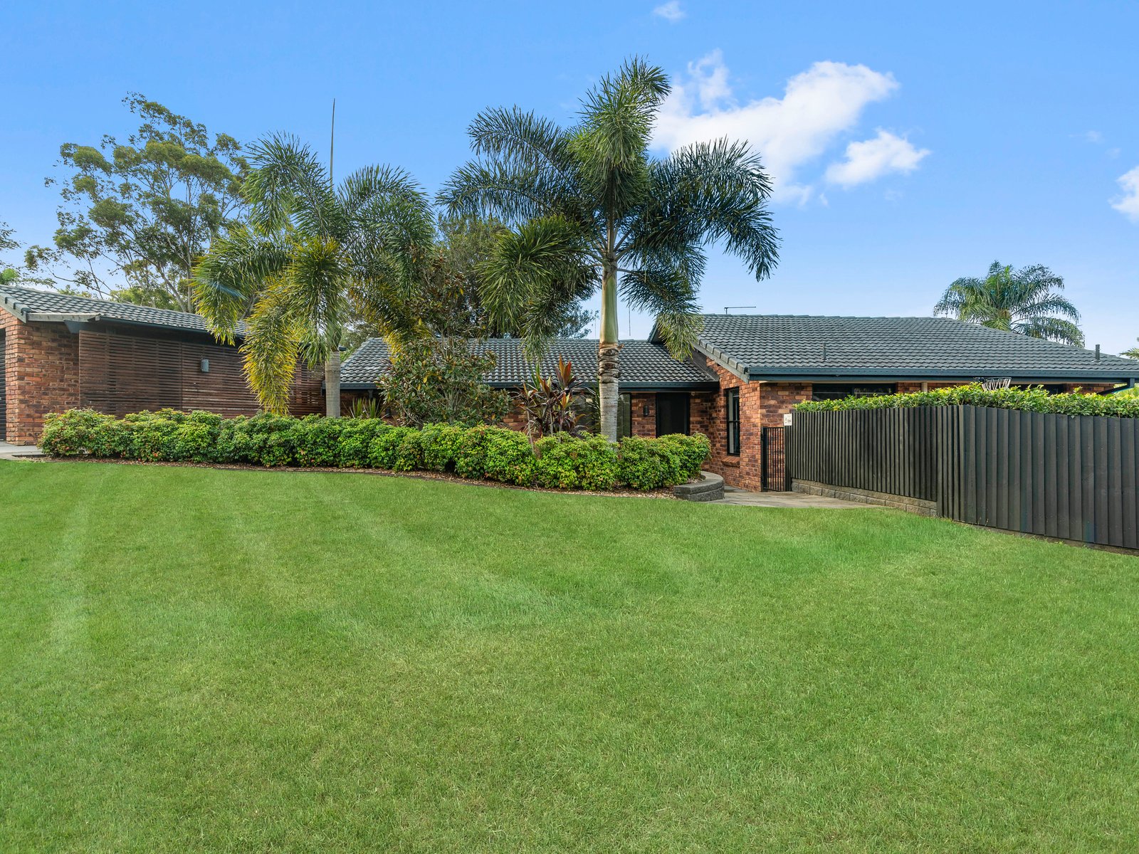 1 Larentia Street CURRUMBIN WATERS 1