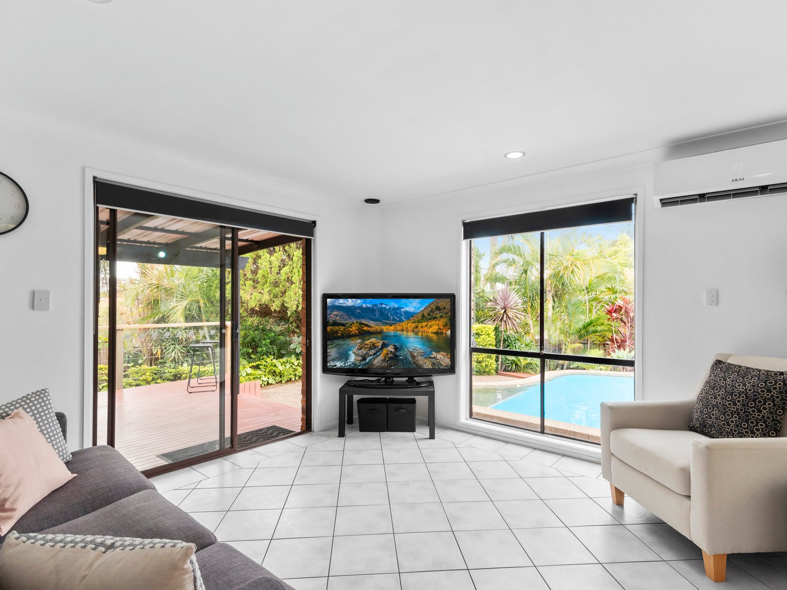 1 Larentia Street CURRUMBIN WATERS 8