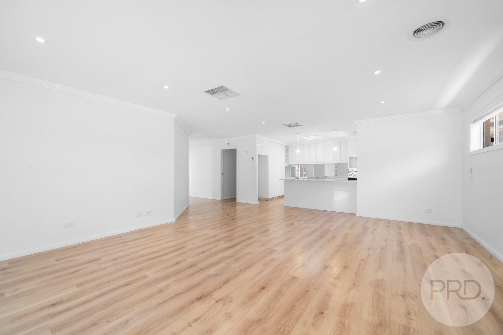 1 Larra Place BOURKELANDS 4