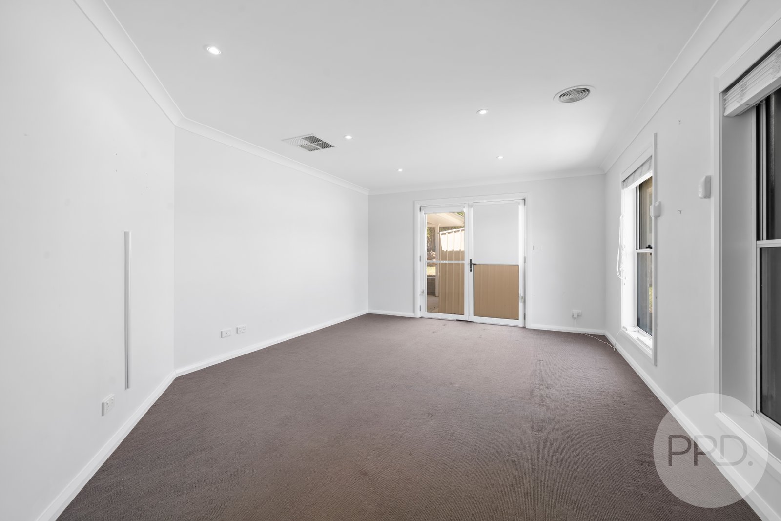 1 Larra Place BOURKELANDS 6