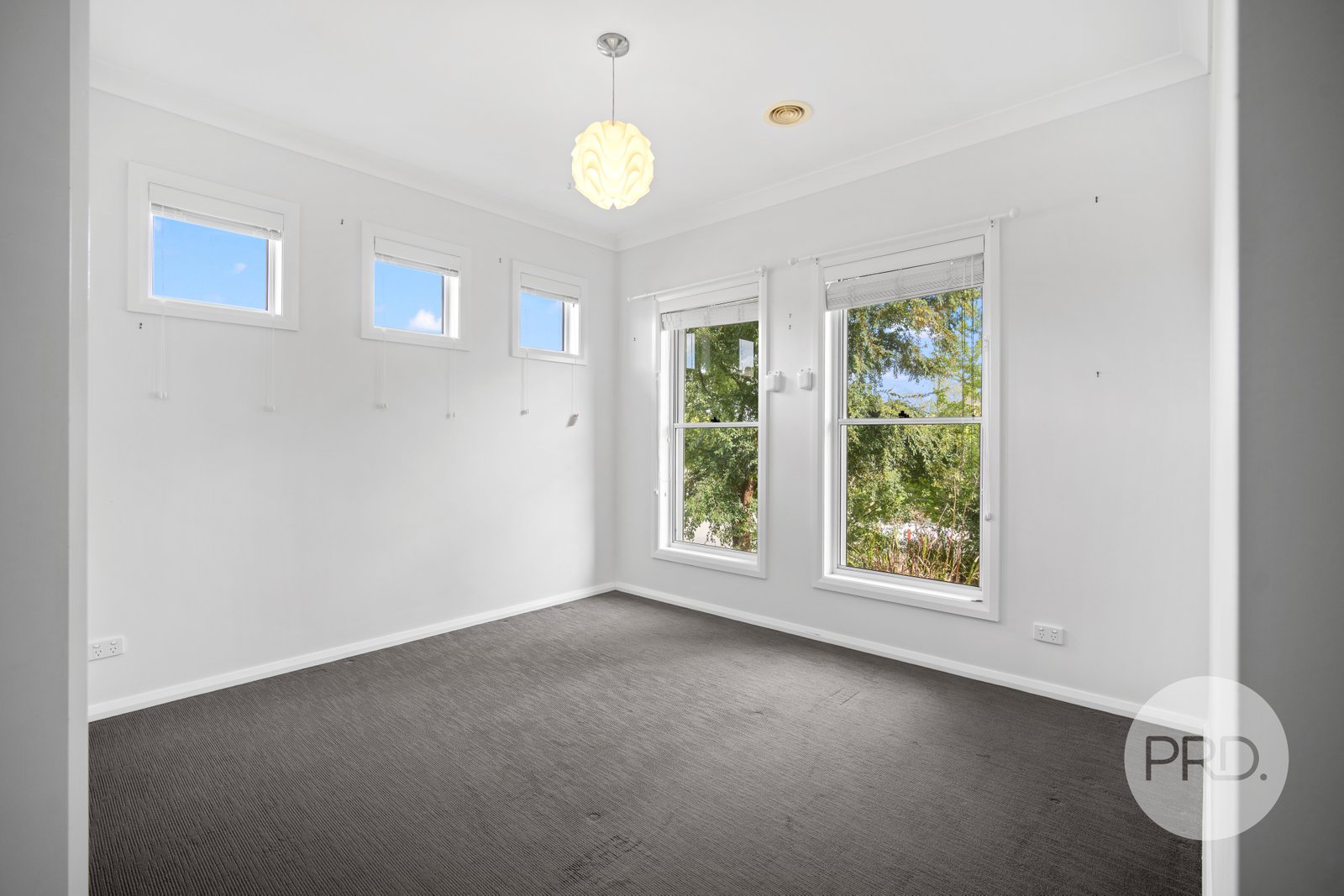 1 Larra Place BOURKELANDS 8