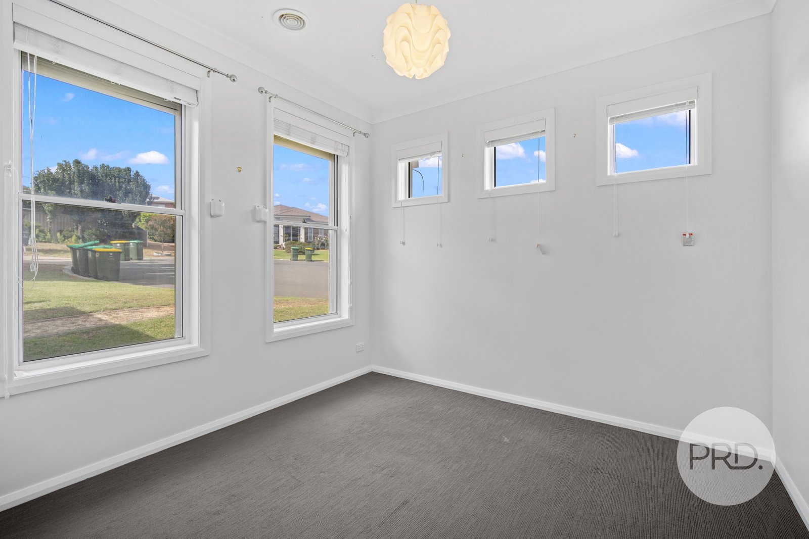 1 Larra Place BOURKELANDS 11