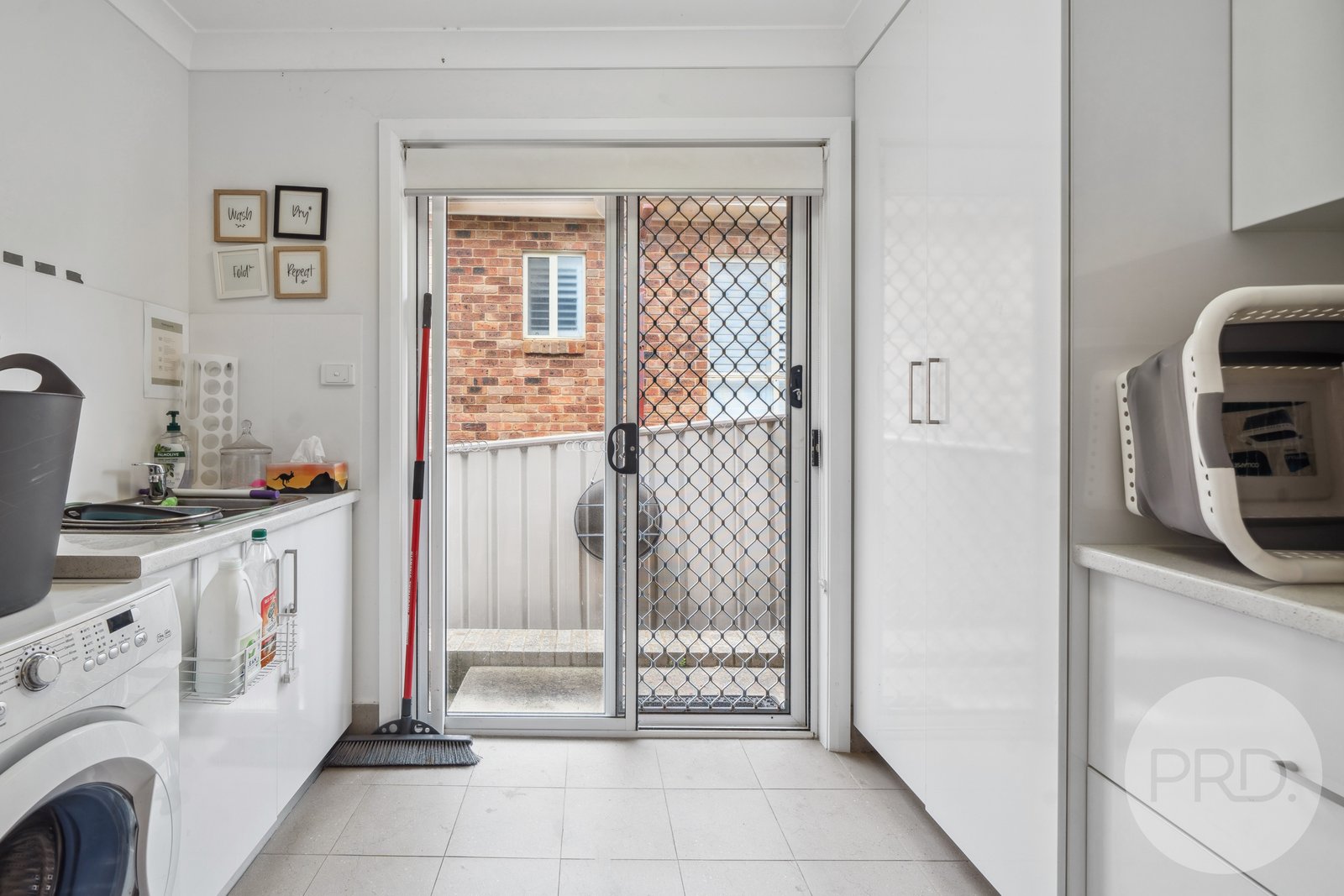 1 Larra Place BOURKELANDS 12