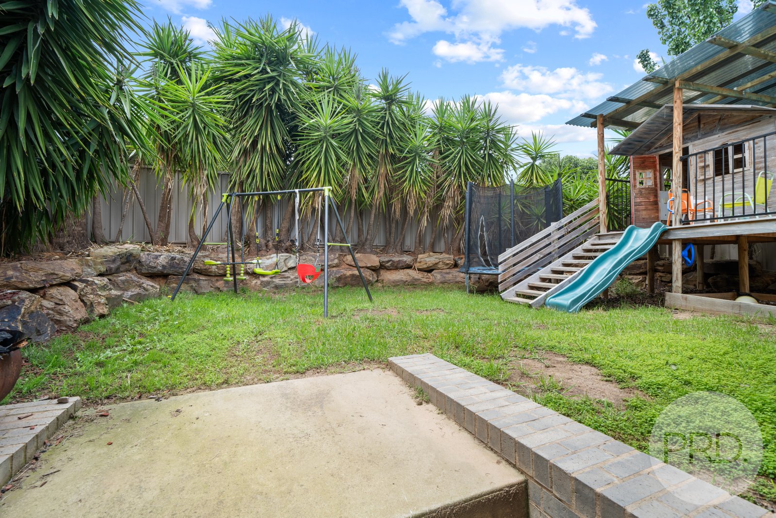 1 Larra Place BOURKELANDS 16