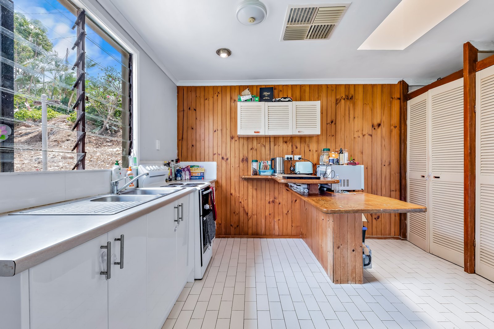 1 Lewis Street AIRLIE BEACH 9