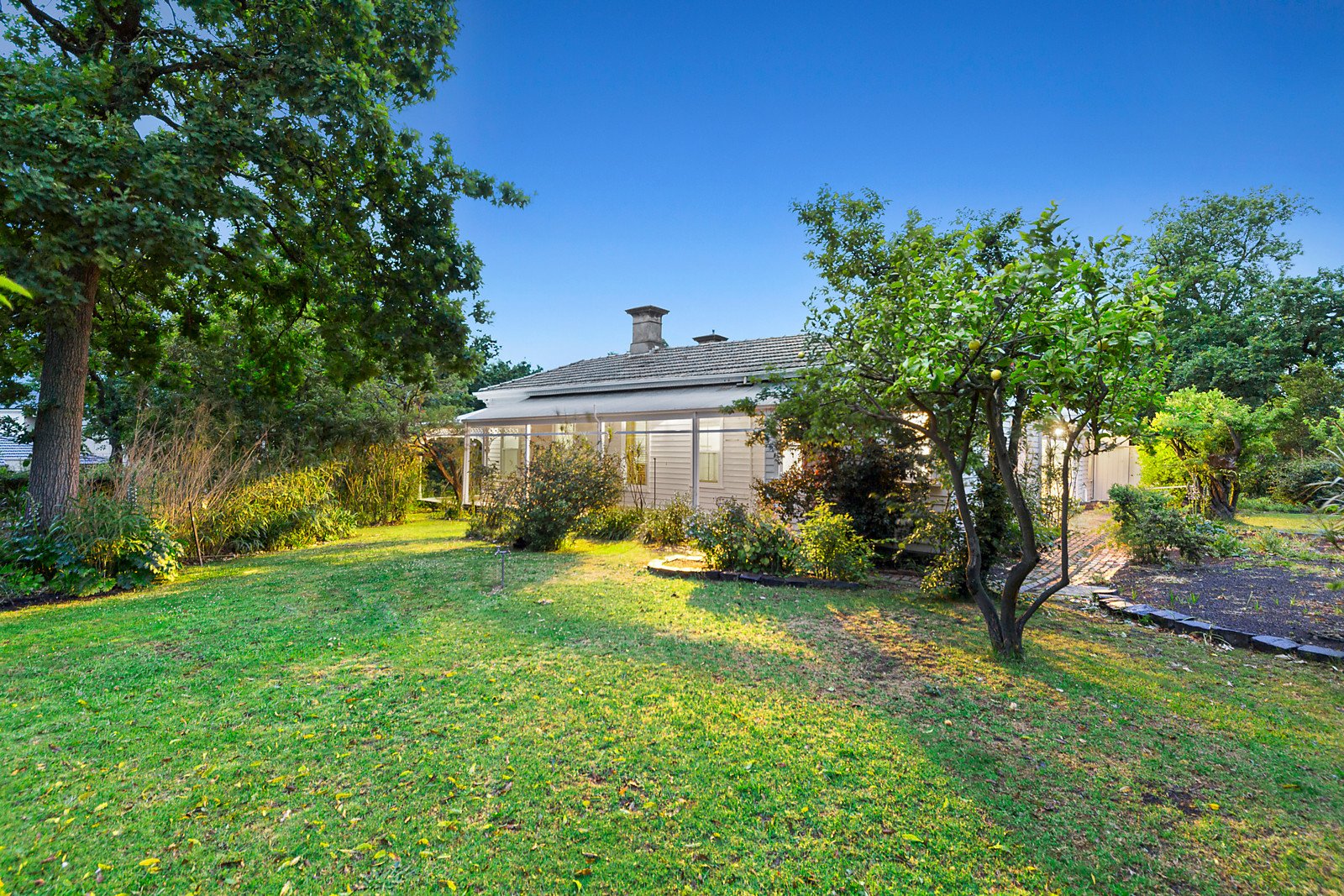 1 Lightfoot Street, Mont Albert, VIC