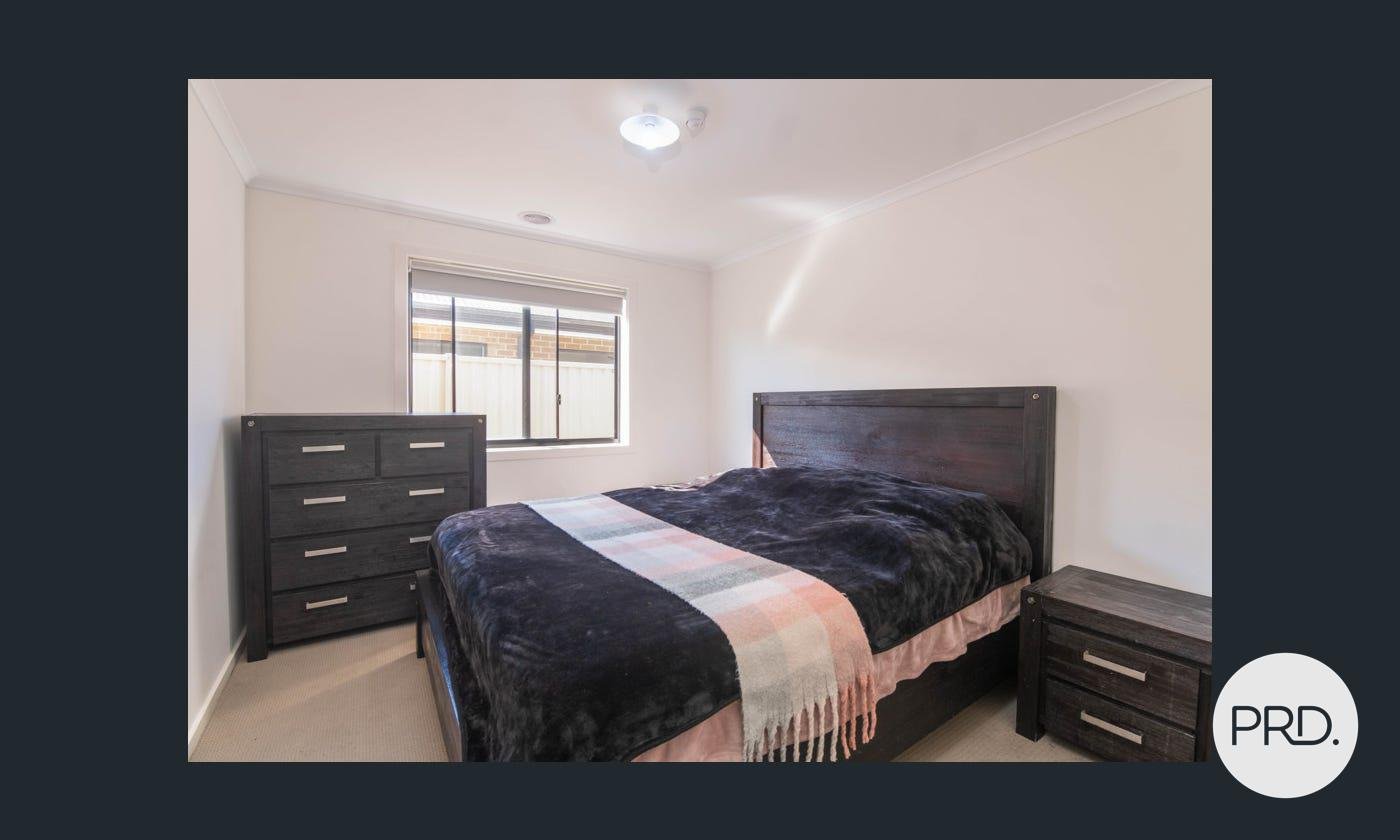 1 London  SHEPPARTON 11