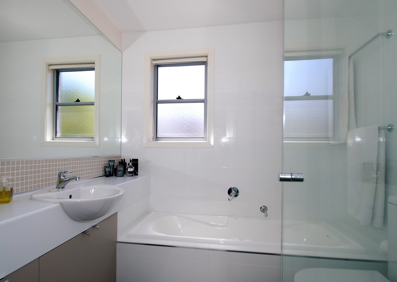 1 Lonsdale Place VARSITY LAKES 8