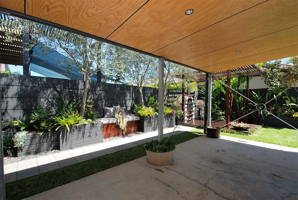 1 Lonsdale Place VARSITY LAKES 14