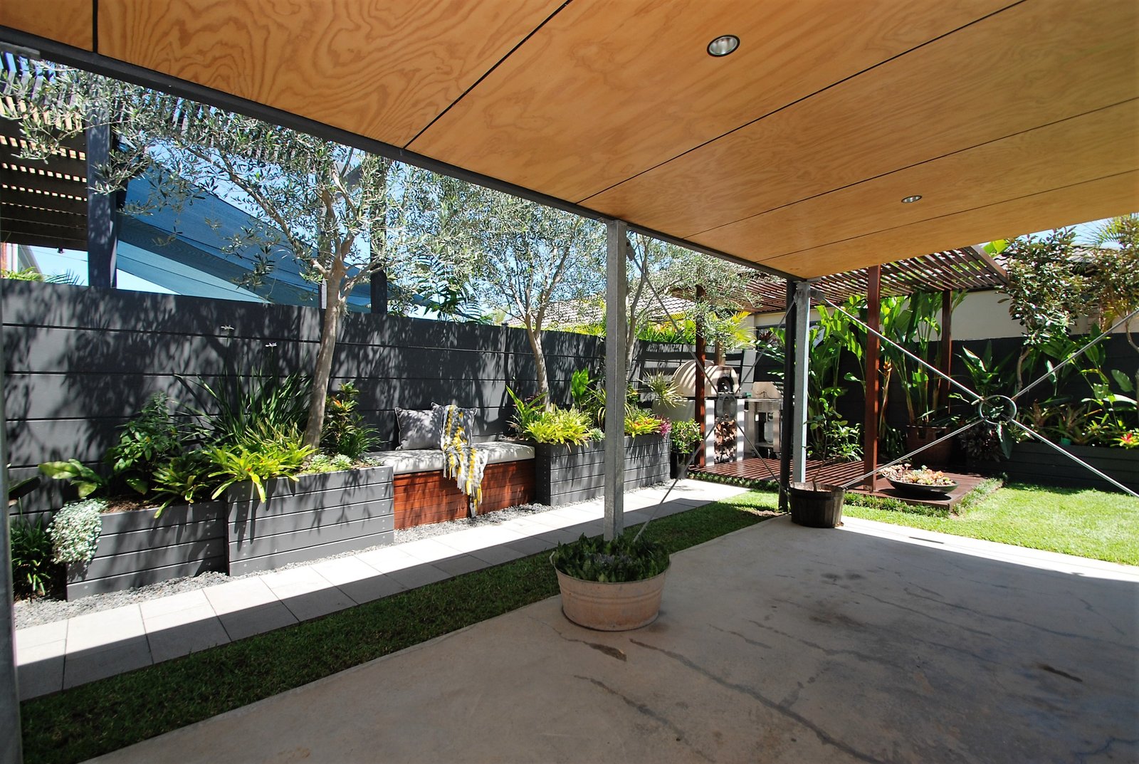 1 Lonsdale Place VARSITY LAKES 14