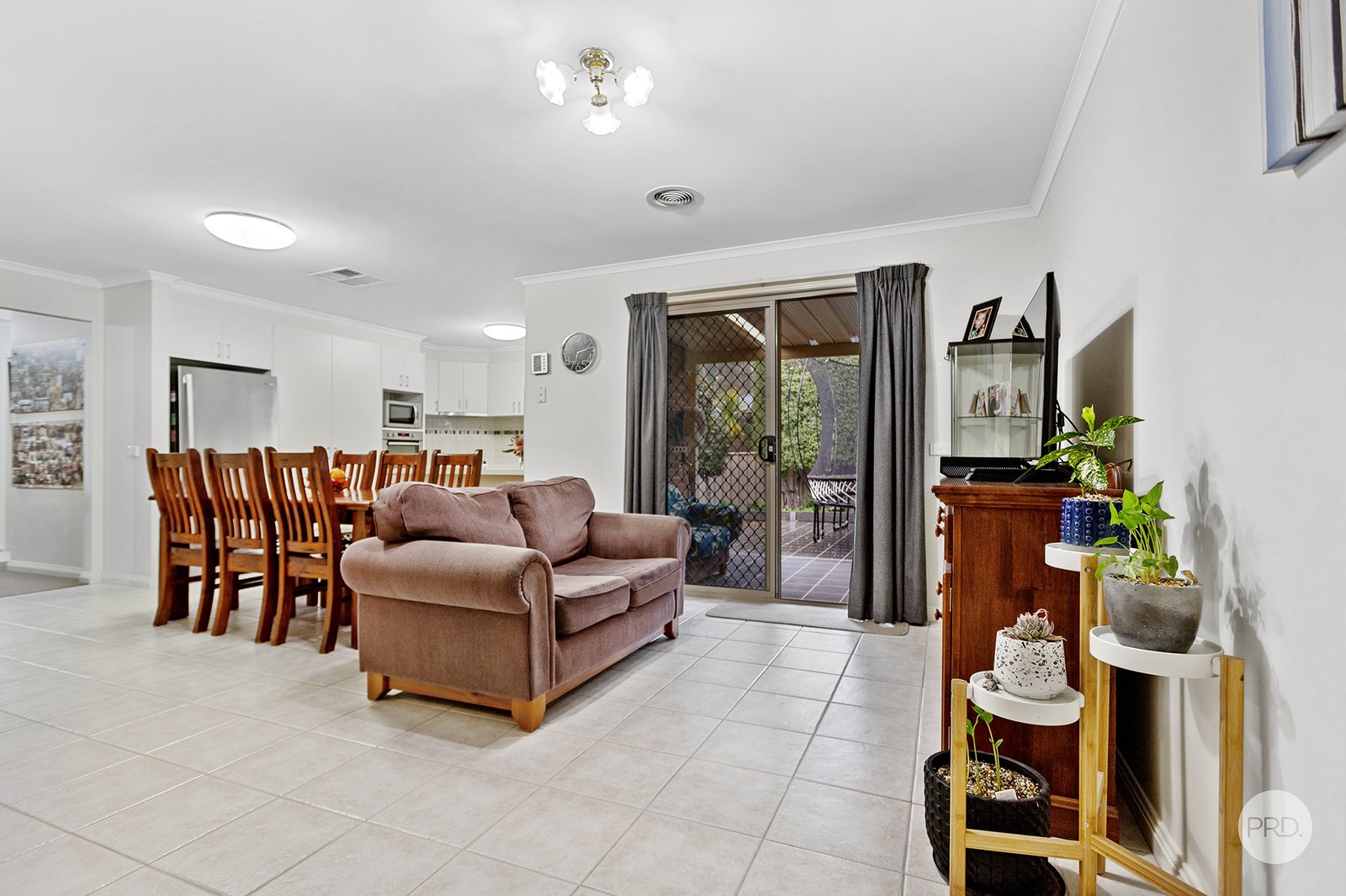 1 Lyndale Court FLORA HILL 4