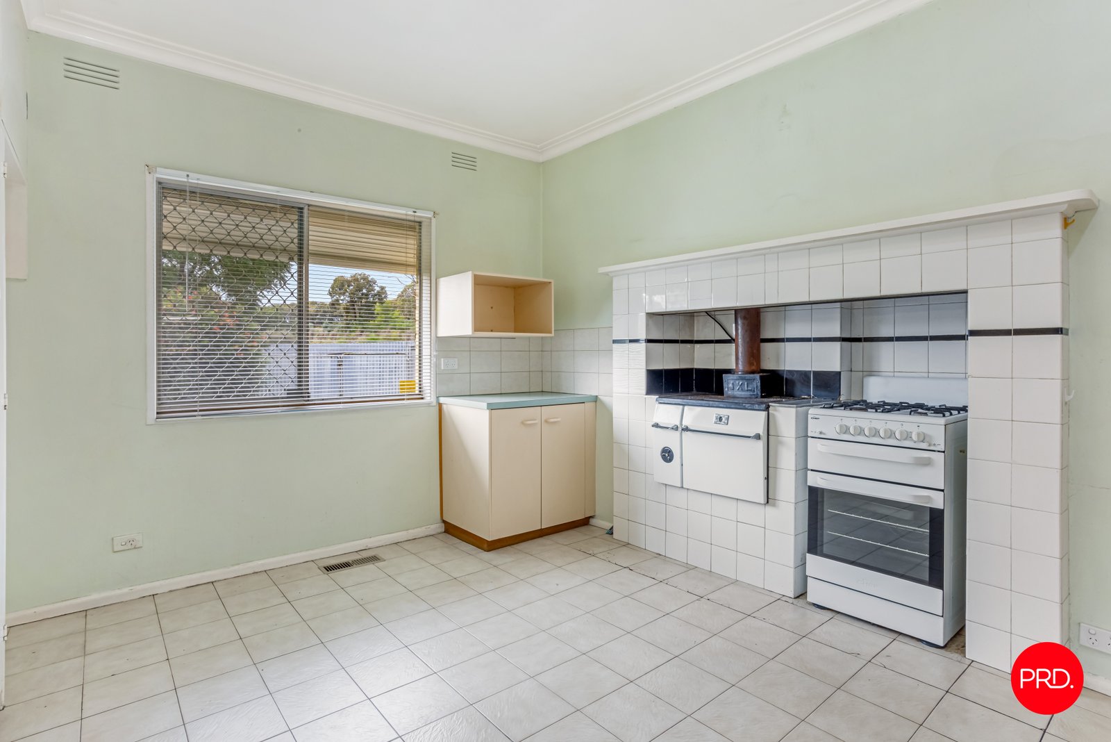 1 Lyons St  WHITE HILLS 5