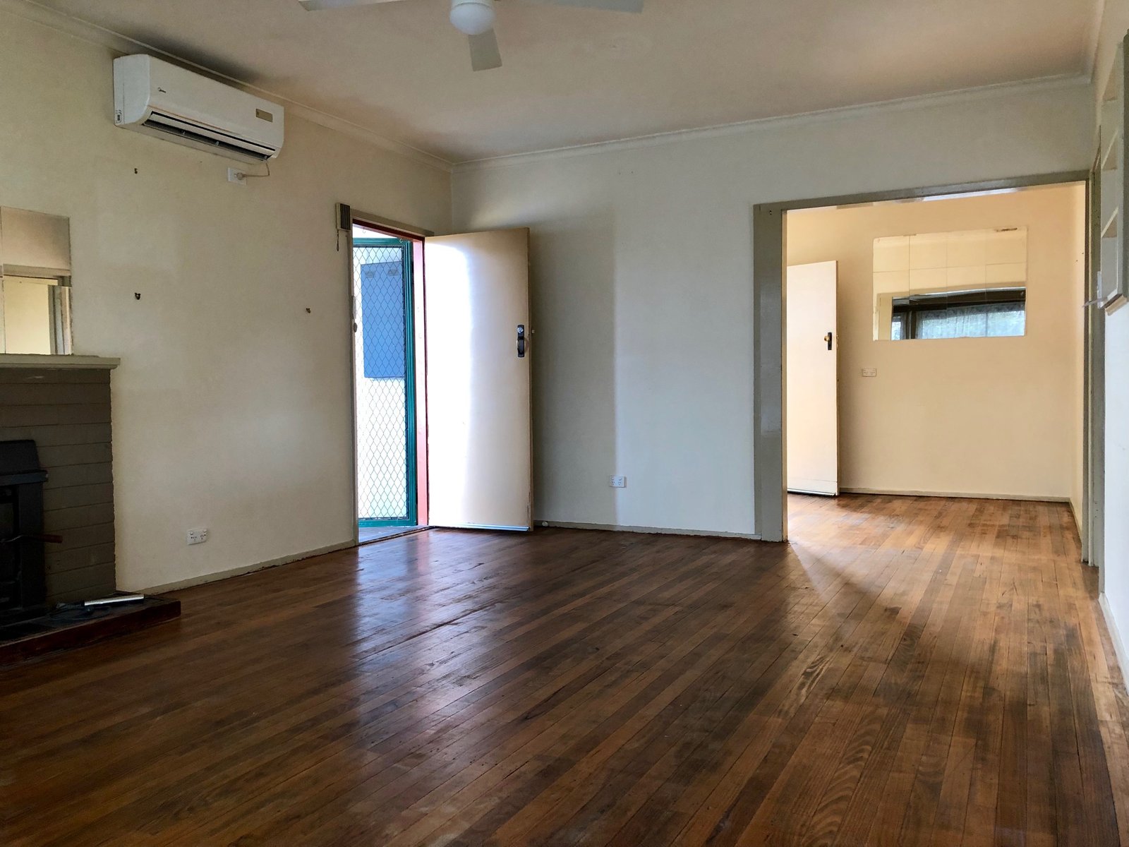 1 Mackinnon Street CORRYONG 6