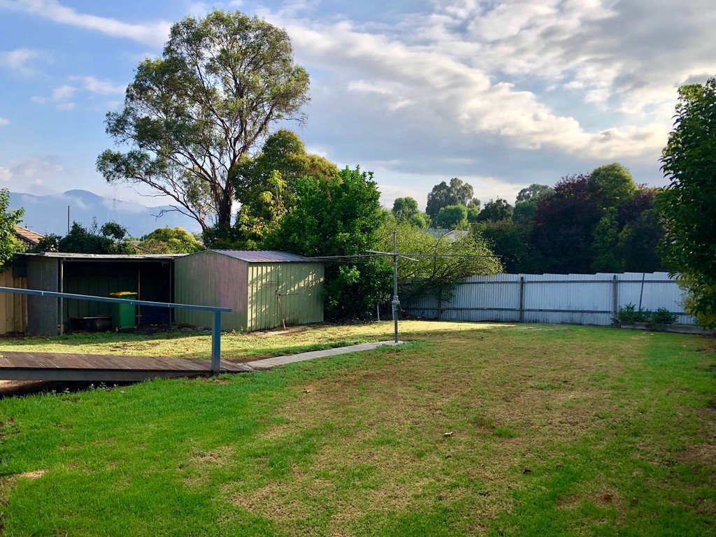 1 Mackinnon Street CORRYONG 11