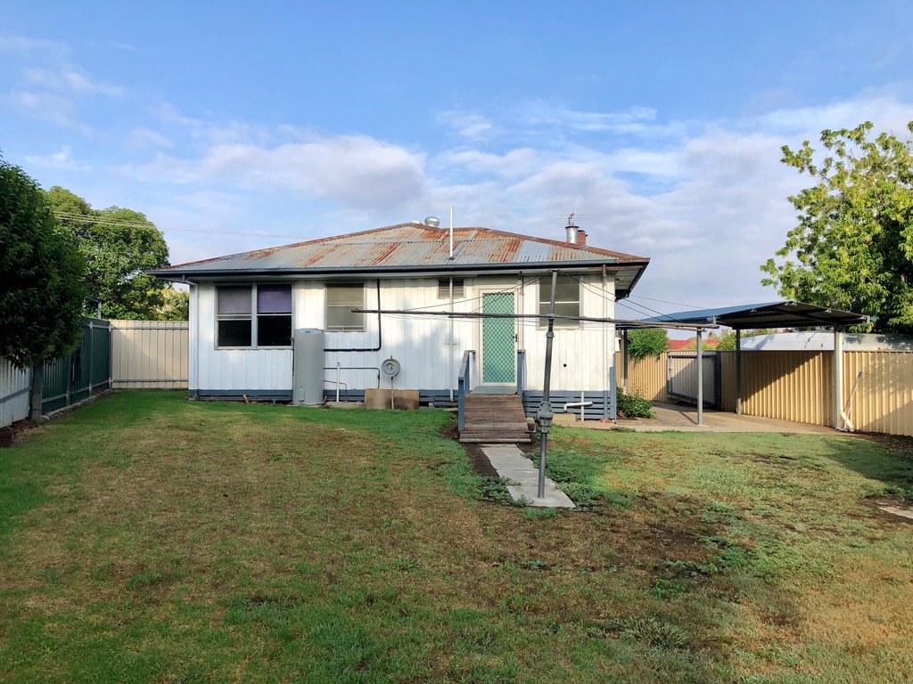 1 Mackinnon Street CORRYONG 12