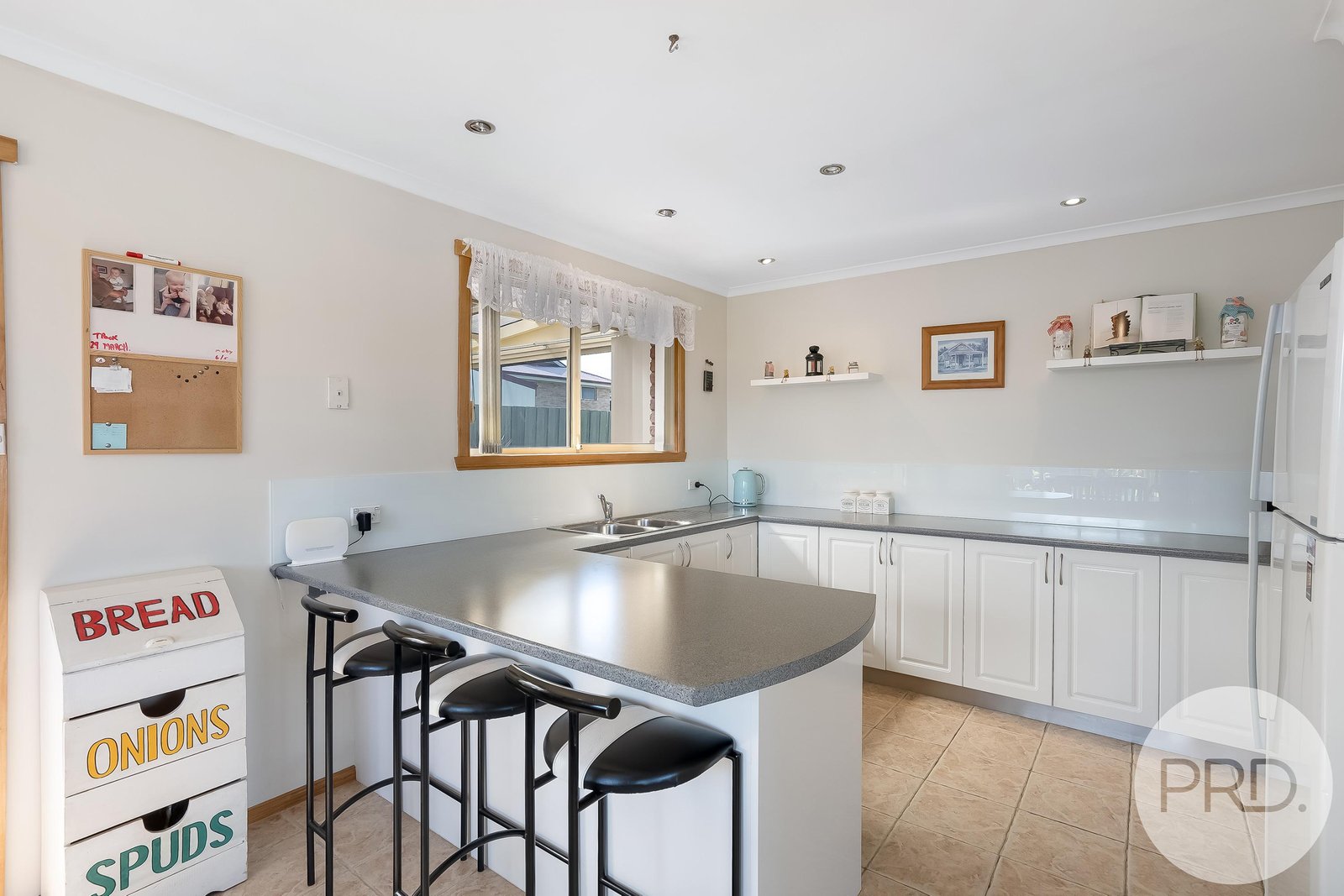 1 Martyn Place BRIGHTON 9