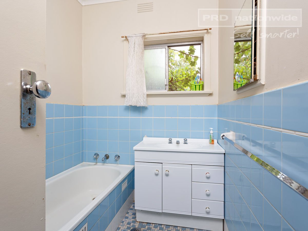 1 Mathoura Avenue MOUNT AUSTIN 5