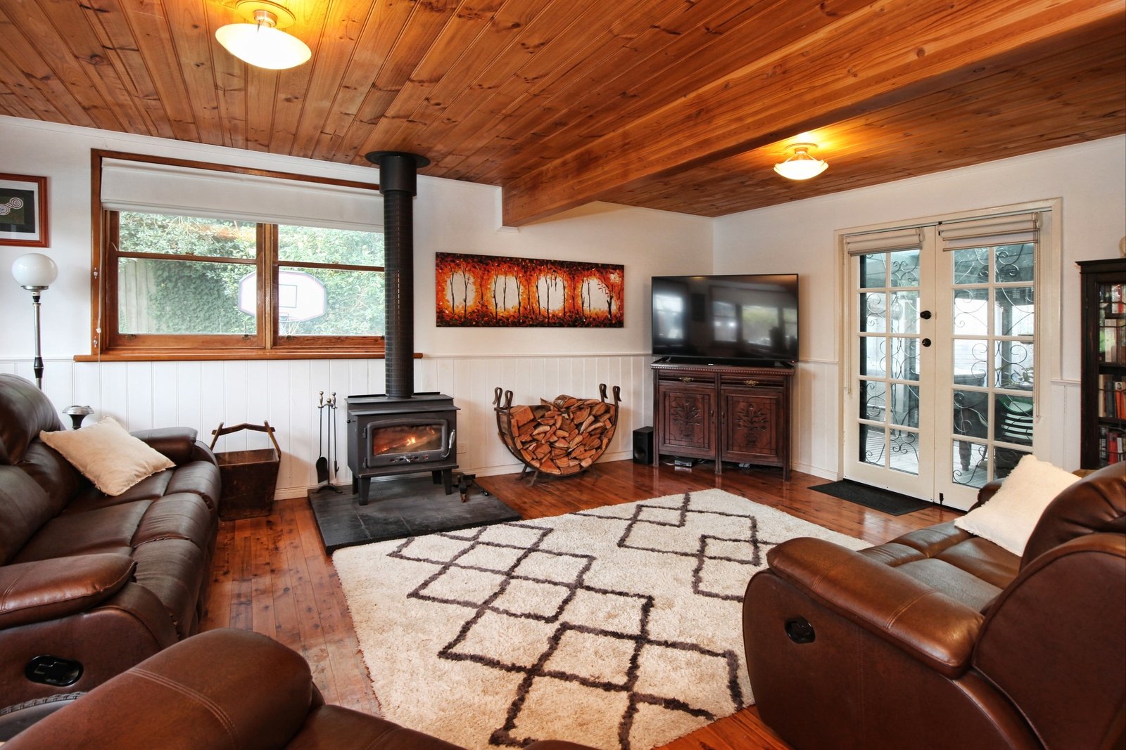 Real Estate and Property in 1 Maureen Place, Woodend, VIC