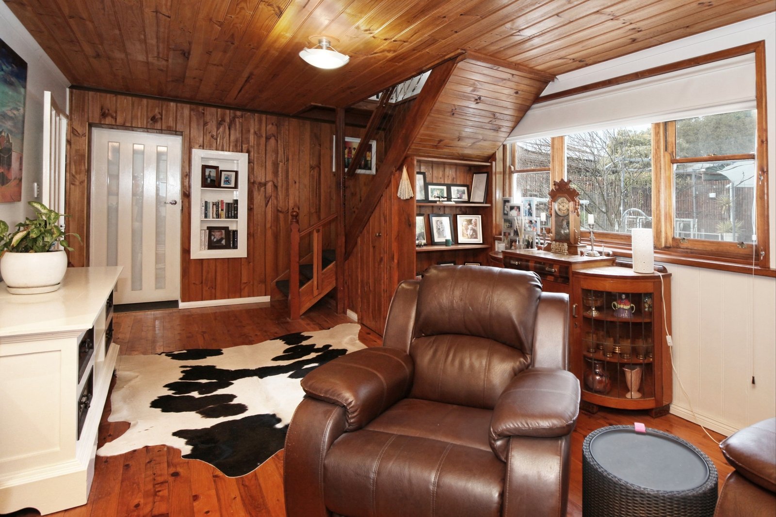 Real Estate and Property in 1 Maureen Place, Woodend, VIC