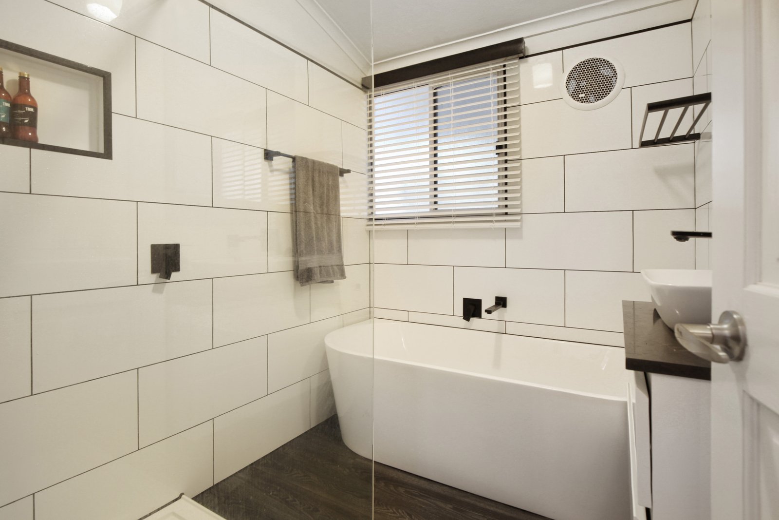 Real Estate and Property in 1 Maureen Place, Woodend, VIC