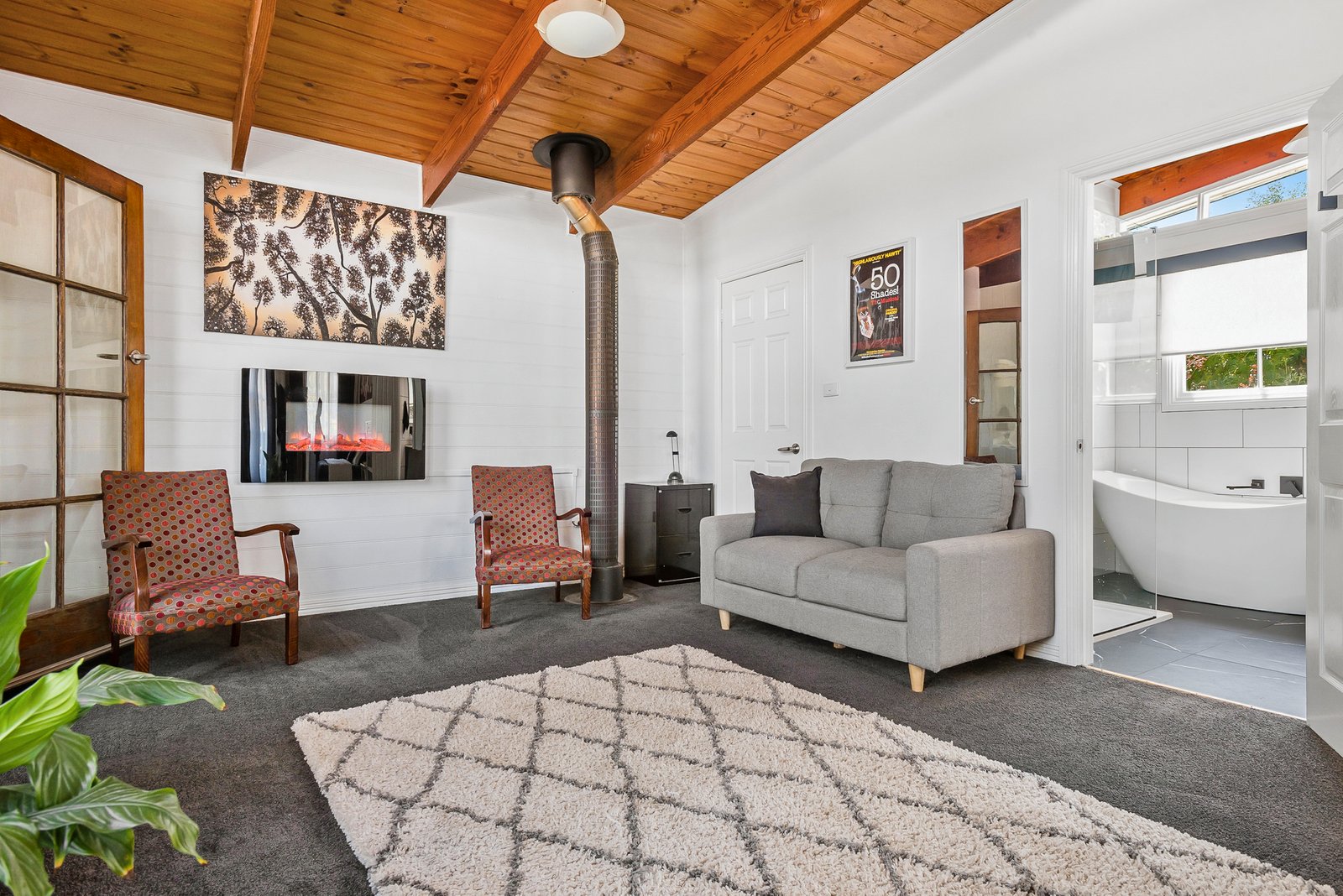 Real Estate and Property in 1 Maureen Place, Woodend, VIC