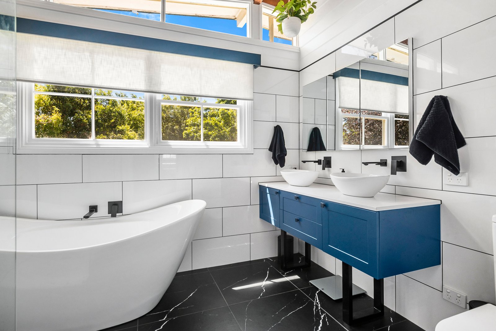 Real Estate and Property in 1 Maureen Place, Woodend, VIC