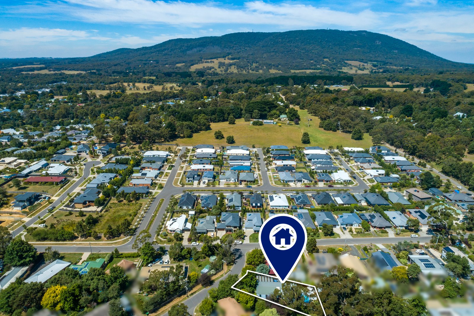 Real Estate and Property in 1 Maureen Place, Woodend, VIC