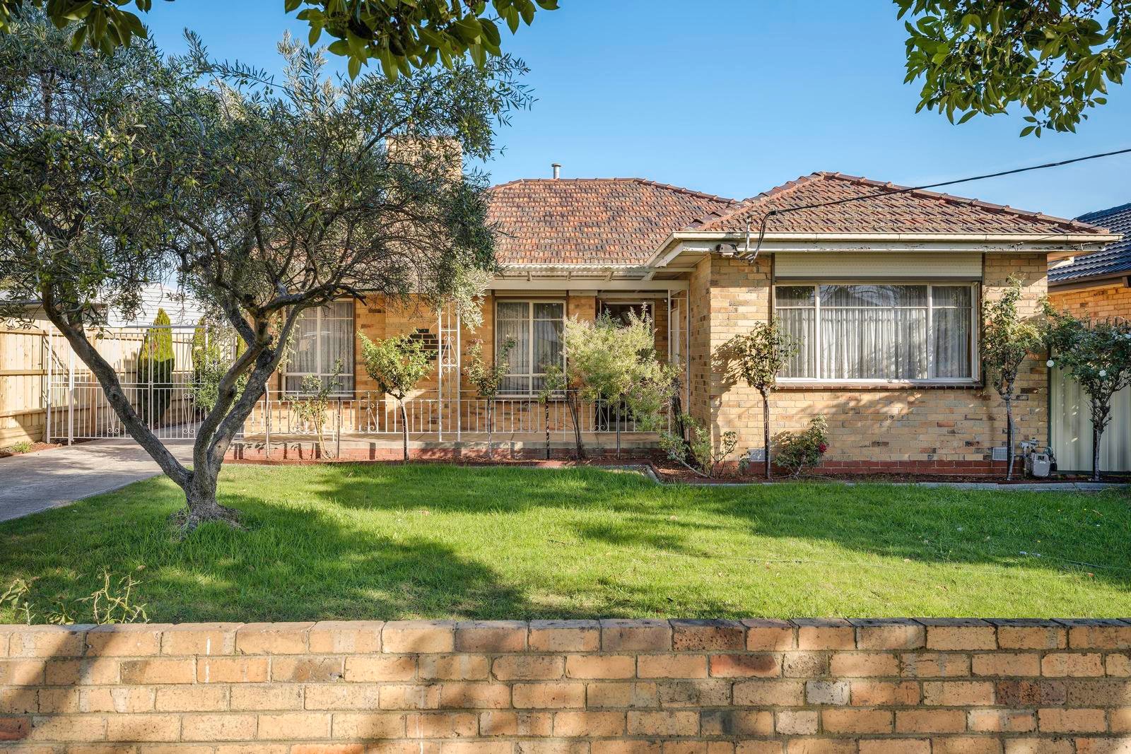 1 Merrilands Road, Reservoir VIC 3073