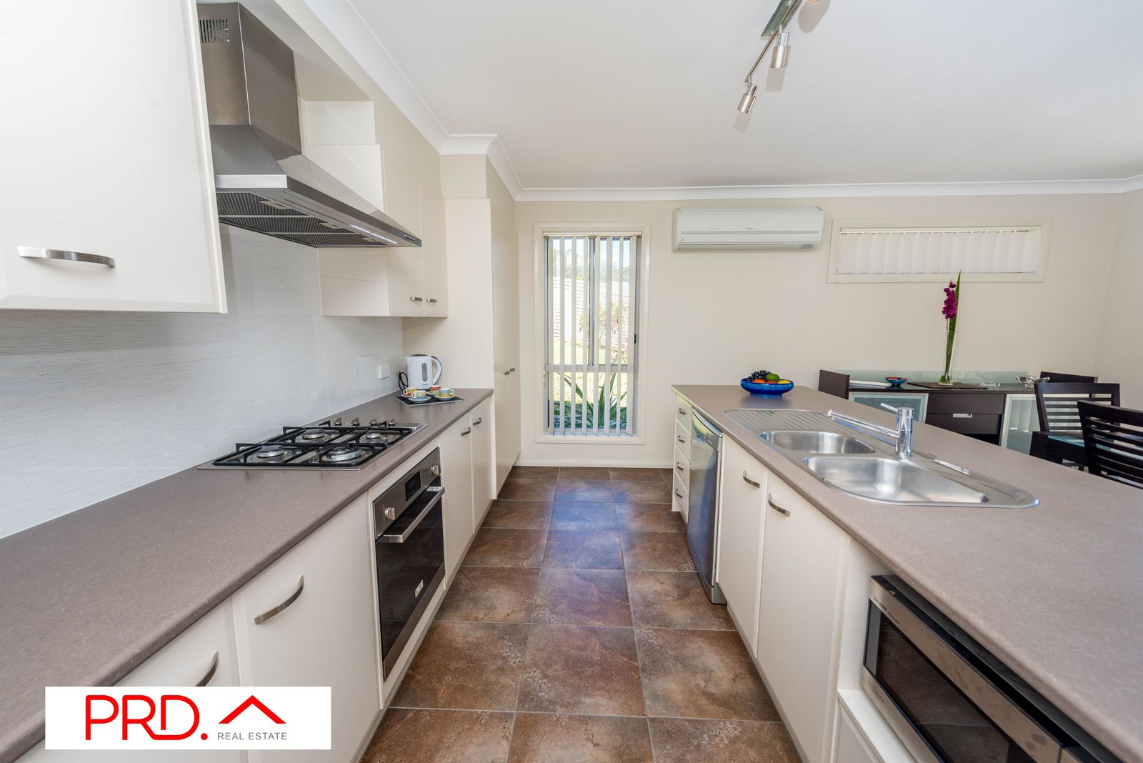 1 Mooring Avenue CORLETTE 9