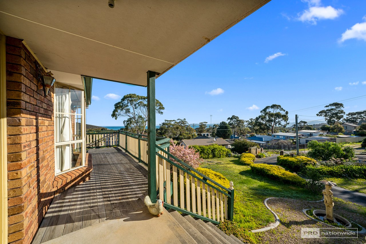 1 Olinka Court CARLTON 4