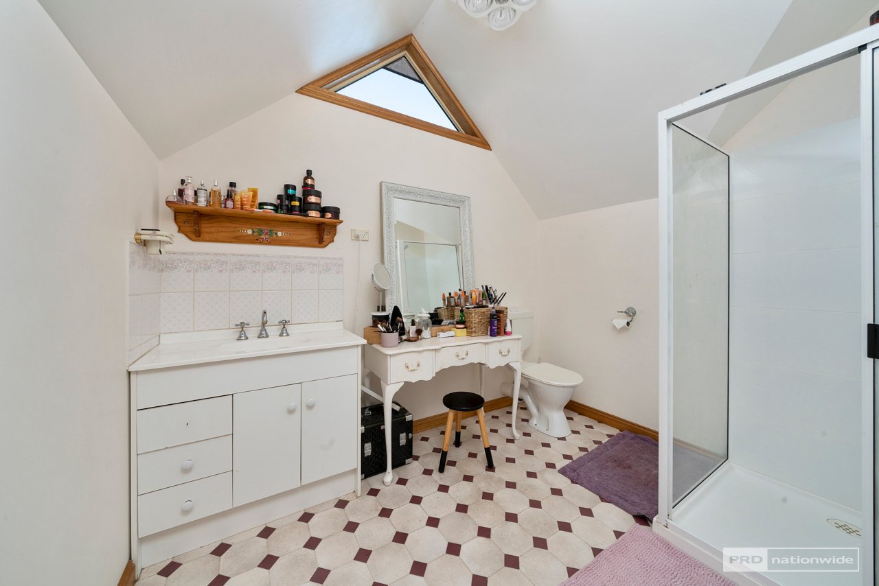 1 Olinka Court CARLTON 19