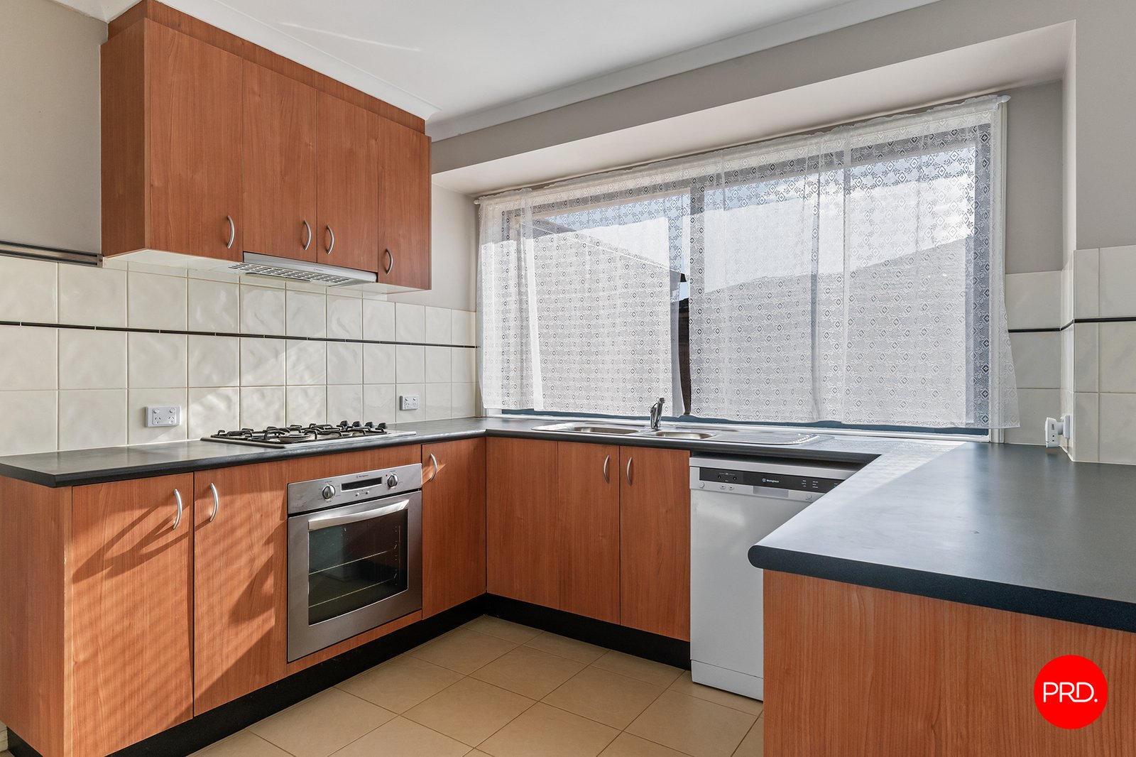 1 Ombana Court ASCOT 5