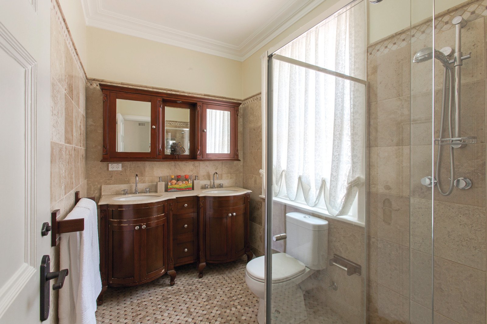 1 Page Avenue, Kew East, VIC