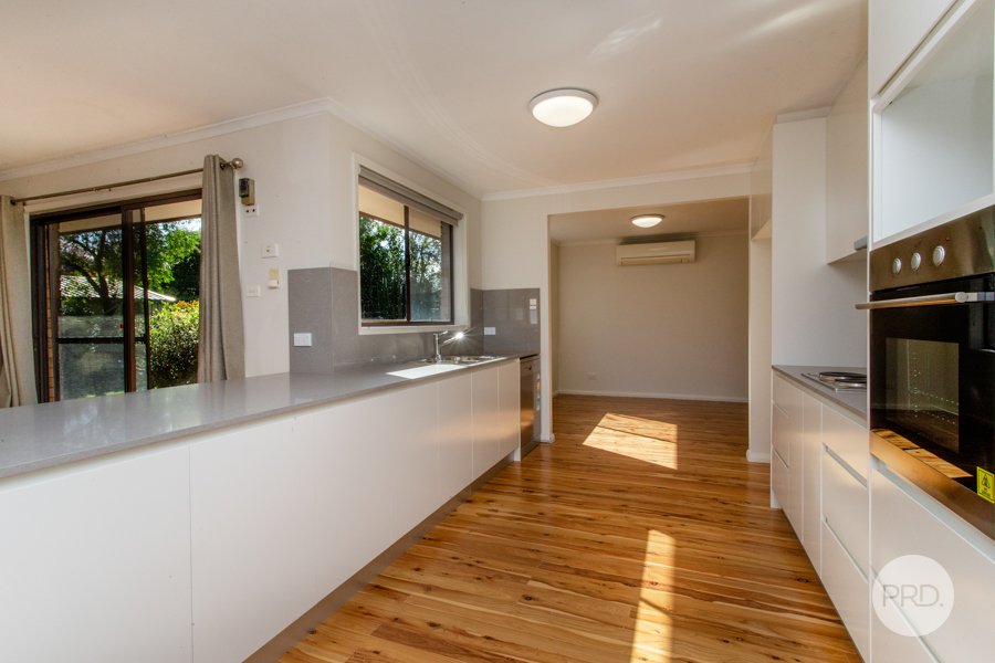 1 Pamela Parade LEONAY 8