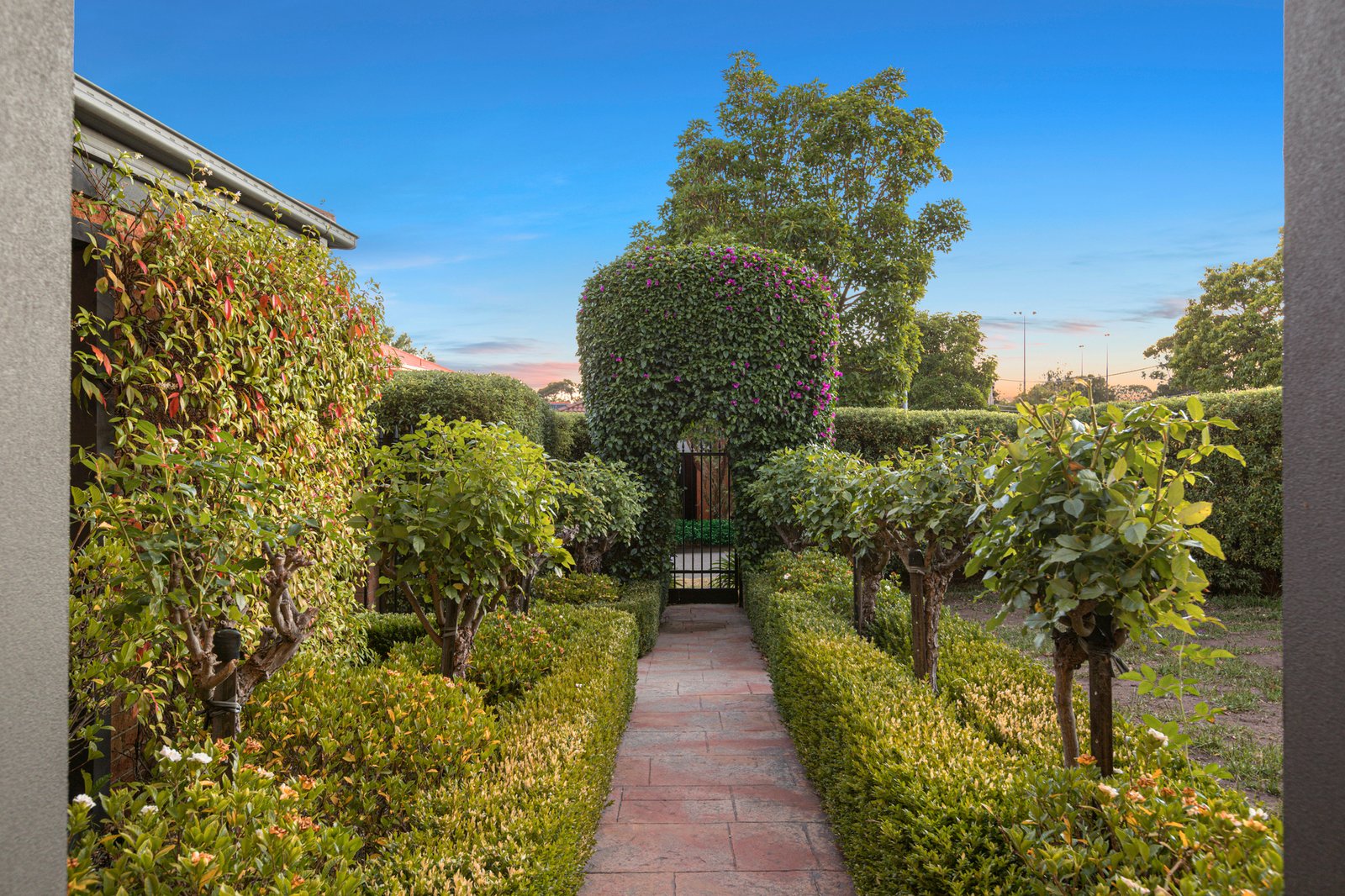 Gallery: 1 Parkview Crescent